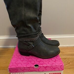 Sugar Women's Grey Knee-High Buckle & Braided Strap Boots
